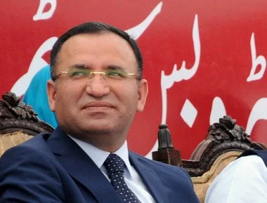 Προσωπική επίθεση με προσβολές κατά Α.Τσίπρα από τον Τούρκο αντιπρόεδρο: «Νομίζαμε ότι ο λόγος του ήταν λόγος ανδρός»!